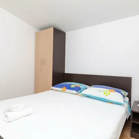 Apartments Marija Jug Primosten Exterior photo